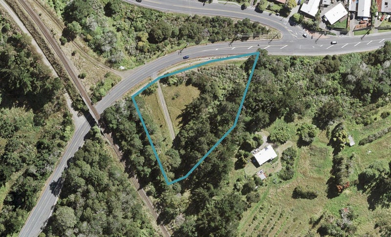 1278 Scenic Drive North, Swanson, Auckland - Carousel 1