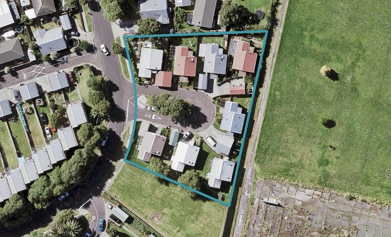 5 Vienna Row, Glen Innes, Auckland - Carousel 1