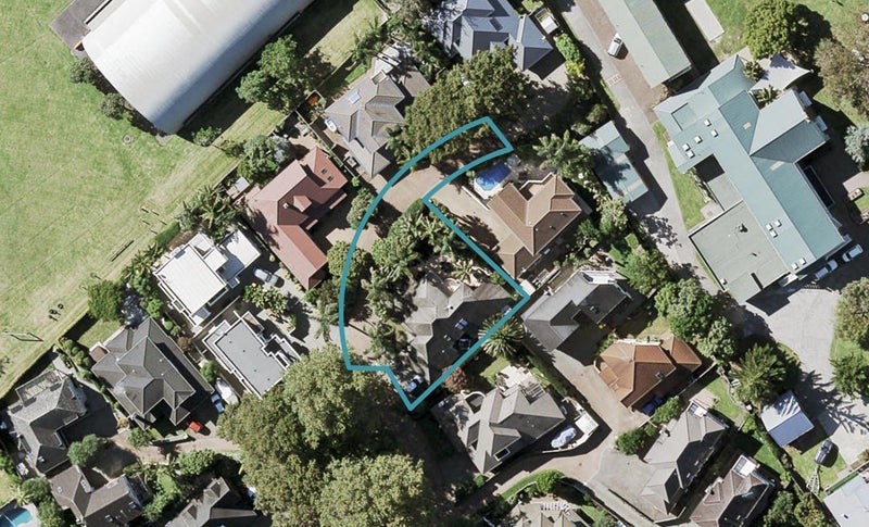 37 Oakwood Grove, Eastern Beach, Auckland - Carousel 1