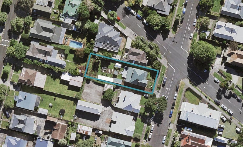 13 Cromwell Street, Mount Eden, Auckland - Carousel 1