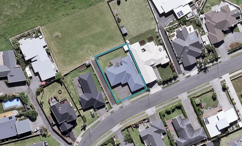 15 Dolphin Parade, Bell Block, New Plymouth - Carousel 1