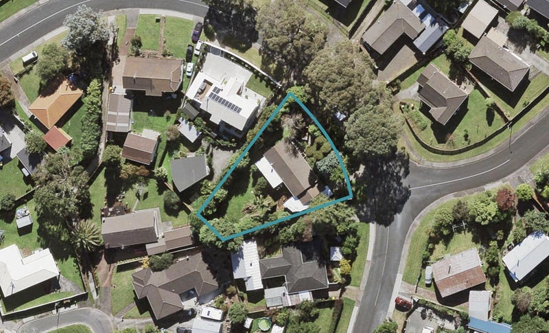 15 St Catherine Crescent, West Harbour, Auckland - Carousel 1