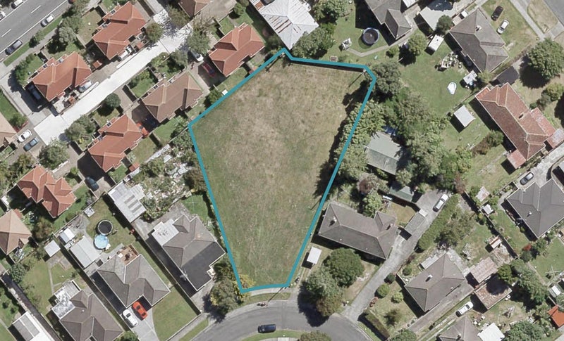 33 Atiawa Crescent, Waiwhetū, Lower Hutt - Carousel 1