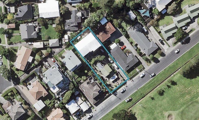 2/28 Seabreeze Road, Narrow Neck, Auckland - Carousel 1