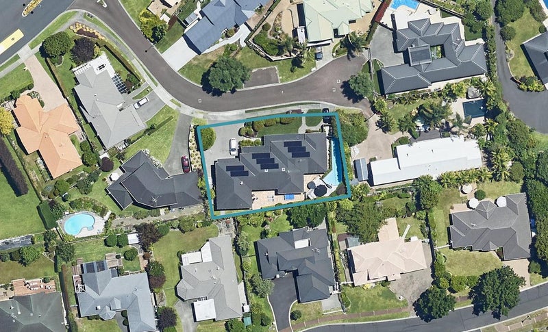 8 Caernarvon Rise, Bethlehem, Tauranga - Carousel 1