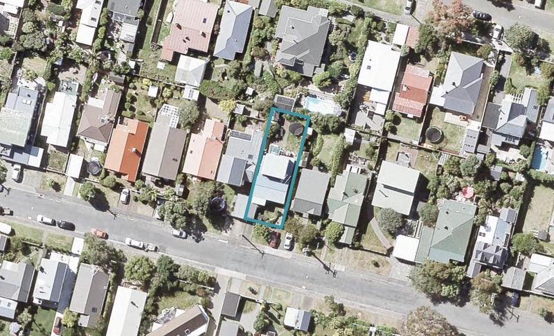 16 Kauri Street, Eastbourne, Lower Hutt - Carousel 1