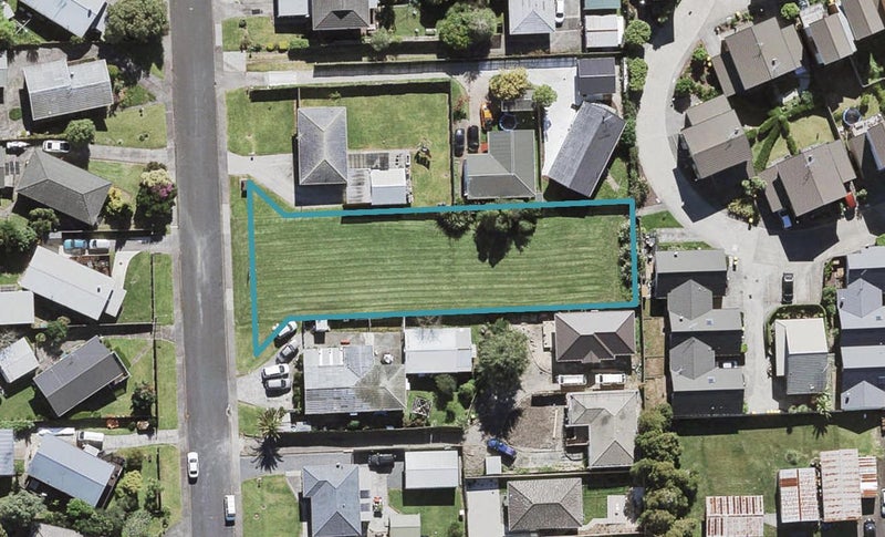 10/16A Glynnbrooke Street, Te Atatu South, Auckland - Carousel 1