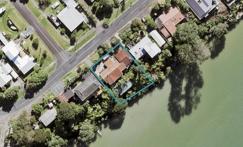 29 Ferry Parade, Herald Island, Auckland - Carousel 1