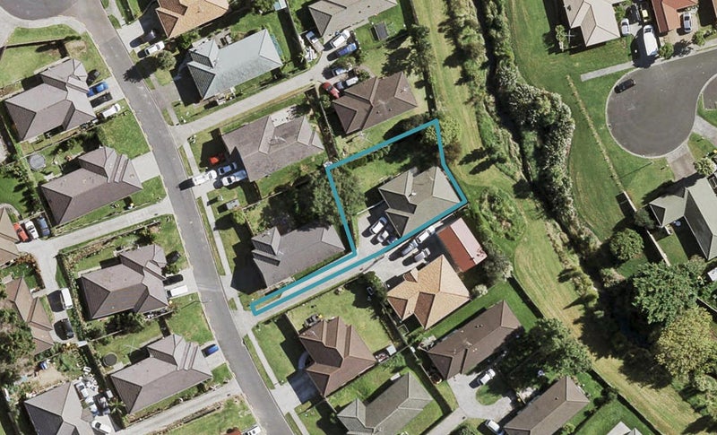 34 Castlefinn Drive, Weymouth, Auckland - Carousel 1