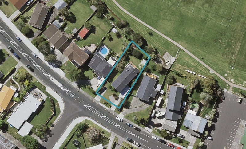 132 Sycamore Drive, Sunnynook, Auckland - Carousel 1