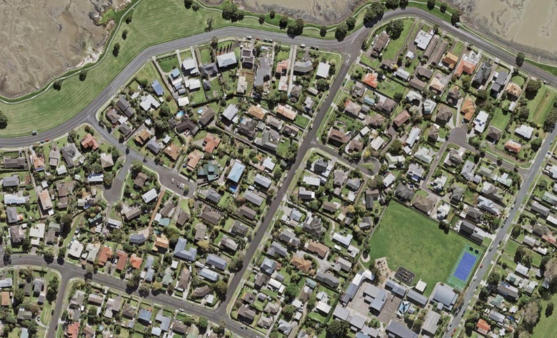 8 Seaforth Avenue, Mangere Bridge, Auckland - Carousel 1