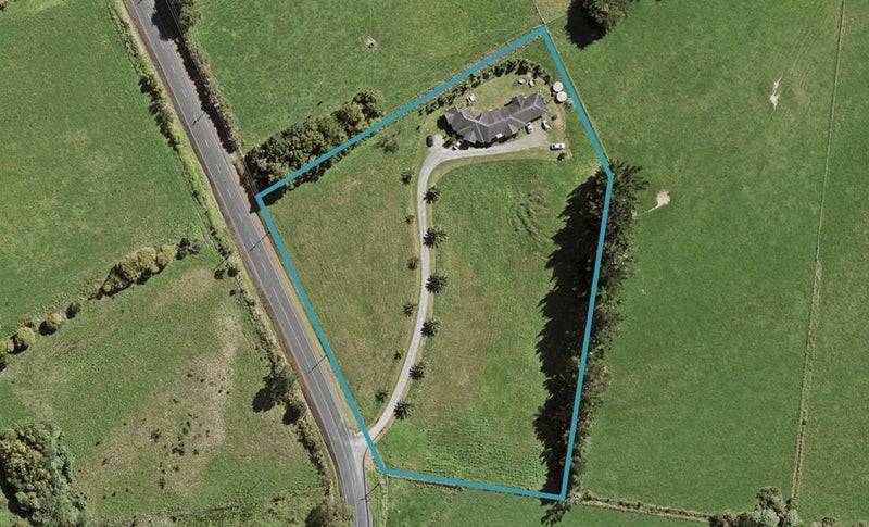 609 Waitakere Road, Kumeū - Carousel 1
