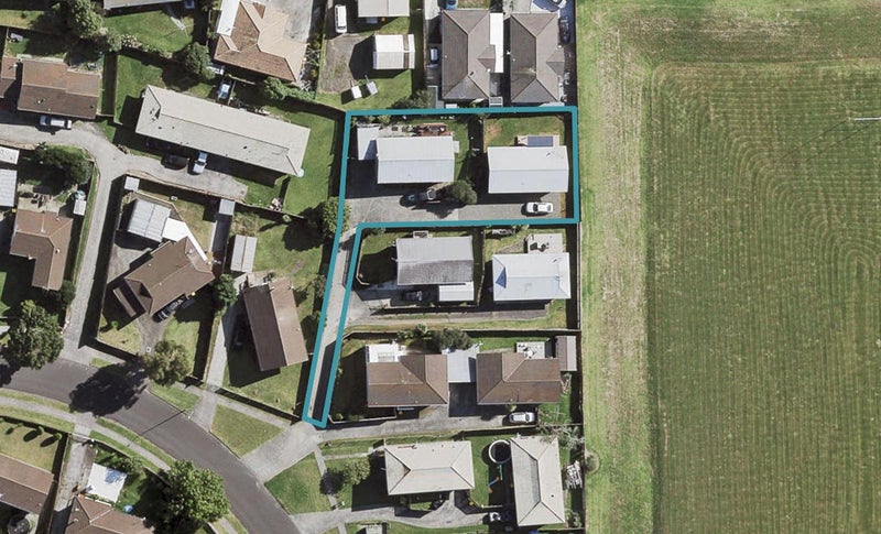 1/16 Secretariat Place, Randwick Park, Auckland - Carousel 1