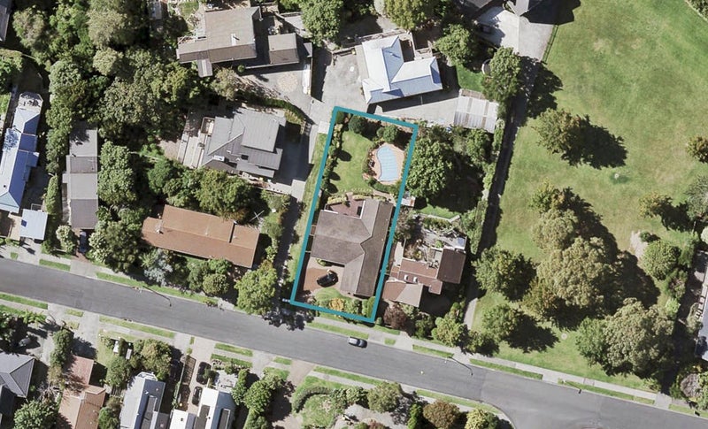 31 Charles Dickens Drive, Mellons Bay, Auckland - Carousel 1