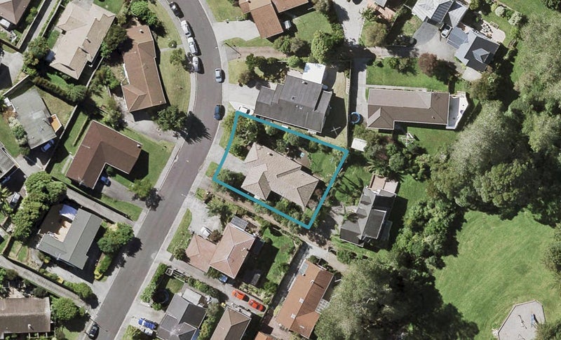 11 Ronald Macken Place, Windsor Park, Auckland - Carousel 1
