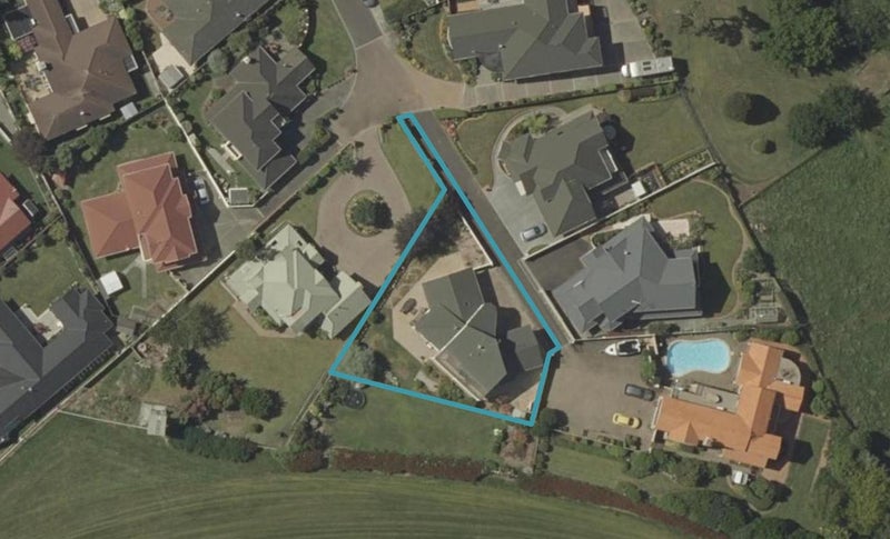 20 The Oaks, Awapuni, Palmerston North - Carousel 1