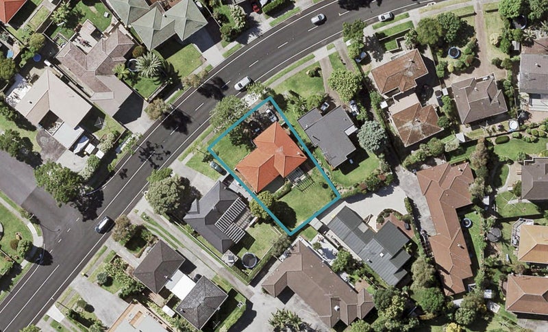 20 Prince Regent Drive, Half Moon Bay, Auckland - Carousel 1