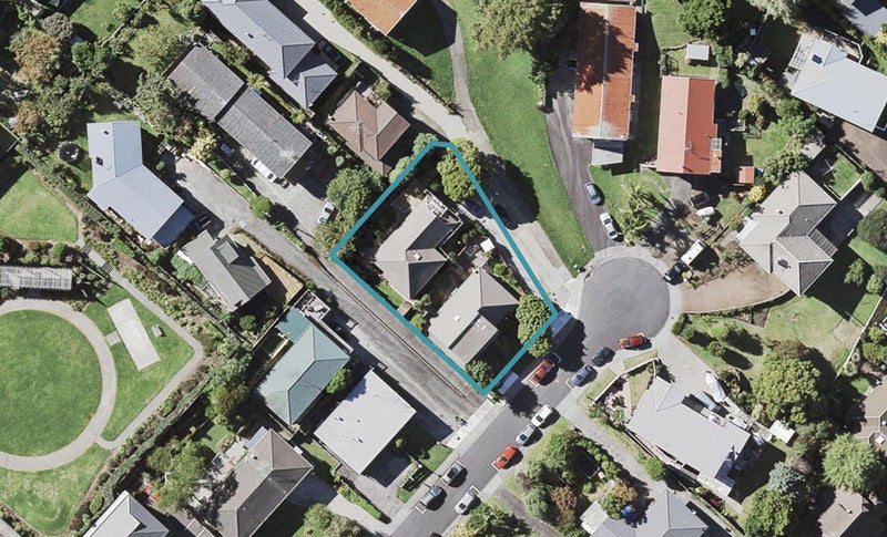 2/12 Walter Macdonald Street, Howick, Auckland - Carousel 1