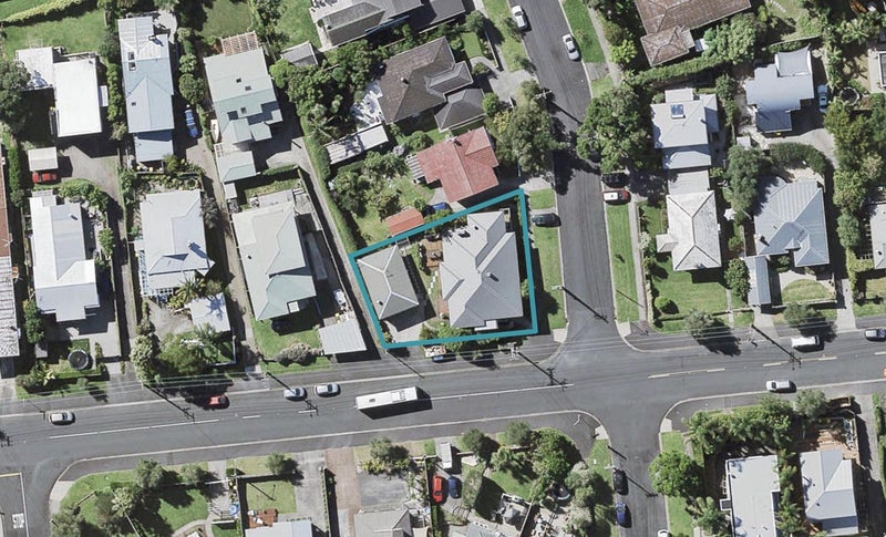 24 Old Lake Road, Narrow Neck, Auckland - Carousel 1