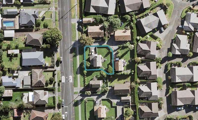 72 Beach Road, Te Atatu Peninsula, Auckland - Carousel 1