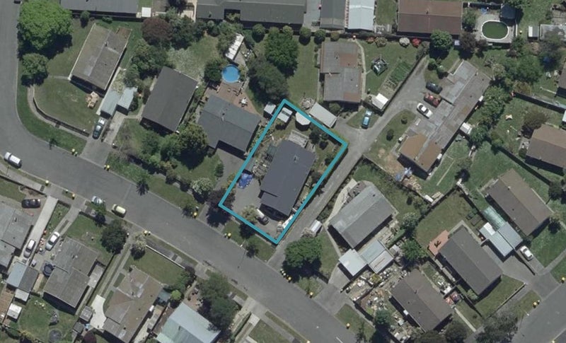 8 Denniston Crescent, Redwood, Christchurch - Carousel 1