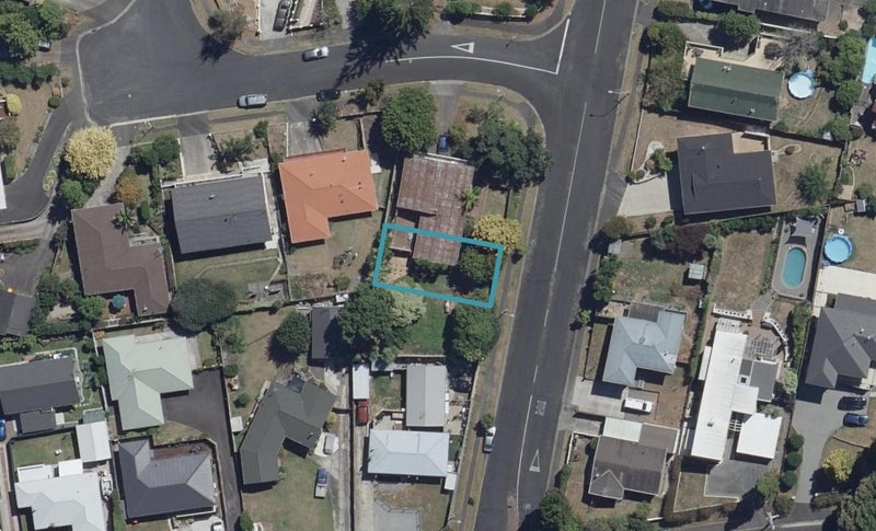 2/132 Aberdeen Drive, Dinsdale, Hamilton - Carousel 1