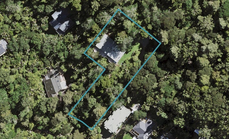 10 Valley Road, Titirangi, Auckland - Carousel 1