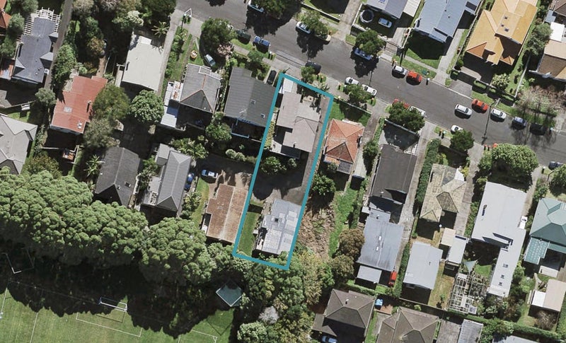 2/18 Aroha Avenue, Sandringham, Auckland - Carousel 1