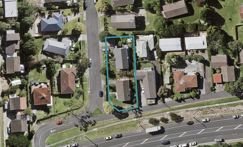 1/1 Celeste Place, Totara Vale, Auckland - Carousel 1