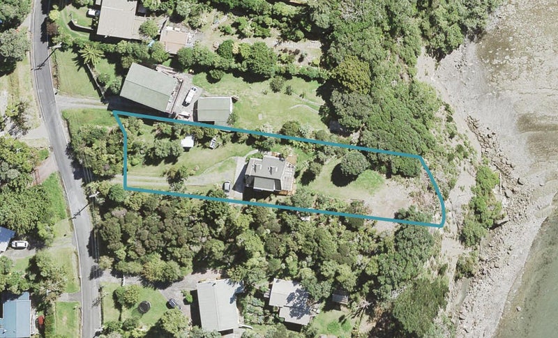 88 Kauri Point Road, Laingholm, Auckland - Carousel 1