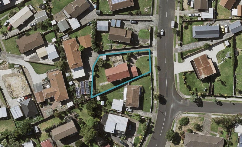 42 Charntay Avenue, Clover Park, Auckland - Carousel 1