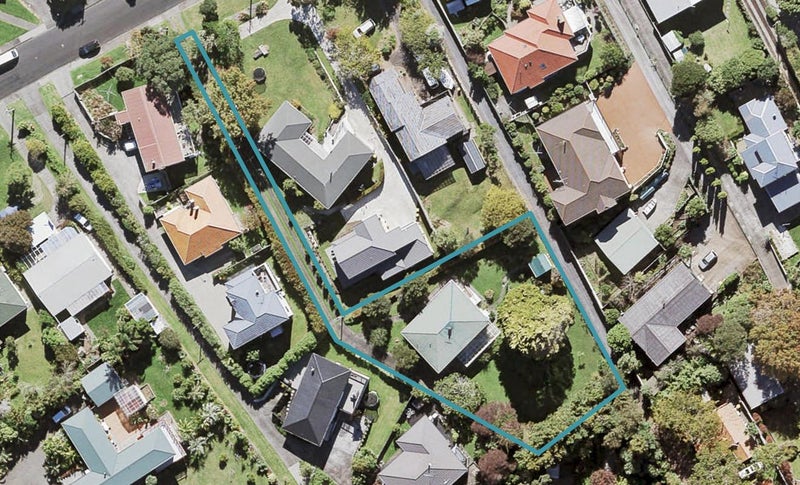 156 Cliff View Drive, Green Bay, Auckland - Carousel 1