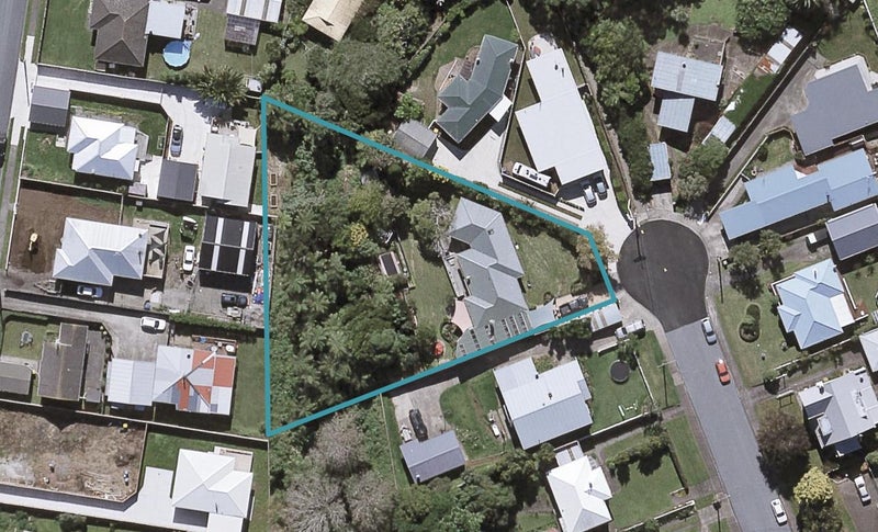 11 Raniera Street, Glen Avon, New Plymouth - Carousel 1