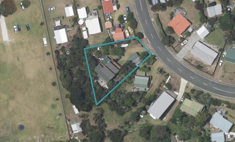 4 Holiday Crescent, Mangawhai Heads, Mangawhai - Carousel 1
