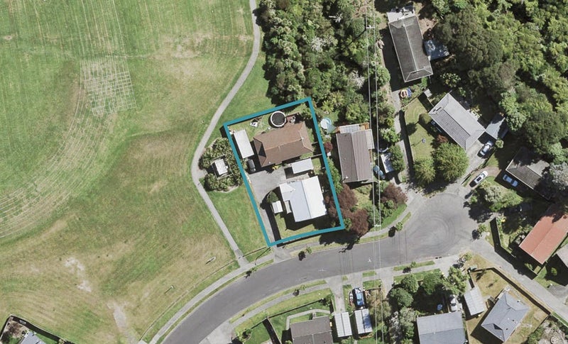 50 Meadowvale Rise, Titirangi, Auckland - Carousel 1