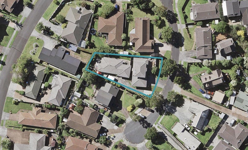 2/3 Kallaroo Place, Botany Downs, Auckland - Carousel 1