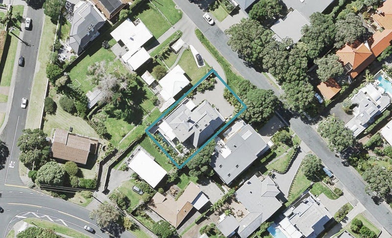 21 Whitby Crescent, Mairangi Bay, Auckland - Carousel 1
