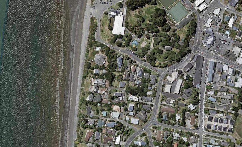 12 Garden Road, Raumati Beach, Paraparaumu - Carousel 1