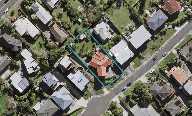 21 Martin Crescent, Northcote, Auckland - Carousel 1