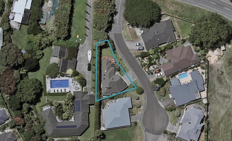 3 Fairway Oaks Drive, Waikanae Beach, Waikanae - Carousel 1