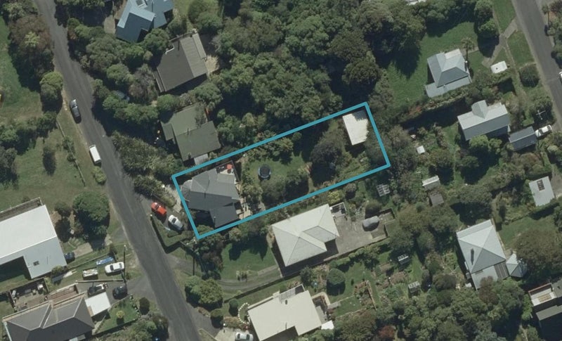 27 Frances Street, Broad Bay, Dunedin - Carousel 1