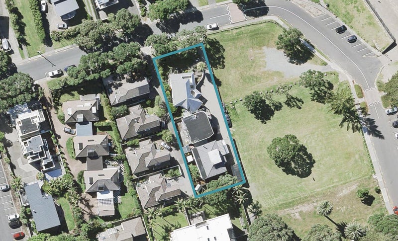 2/11 Montrose Terrace, Mairangi Bay, Auckland - Carousel 1