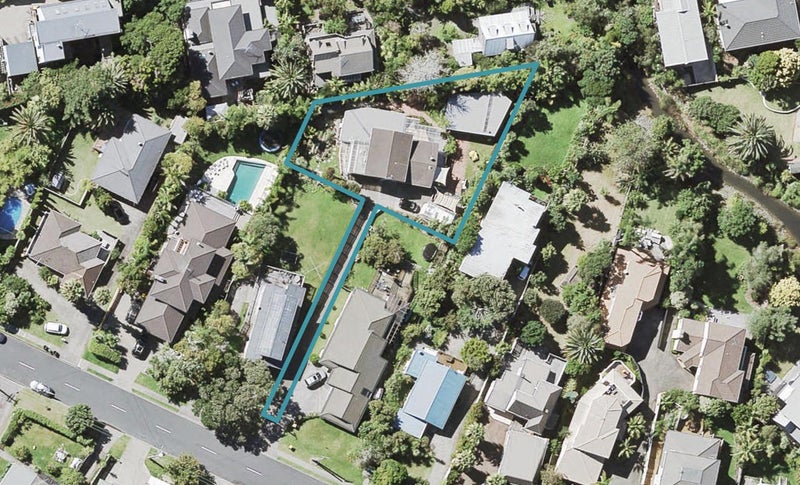 9 Lyons Avenue, Murrays Bay, Auckland - Carousel 1