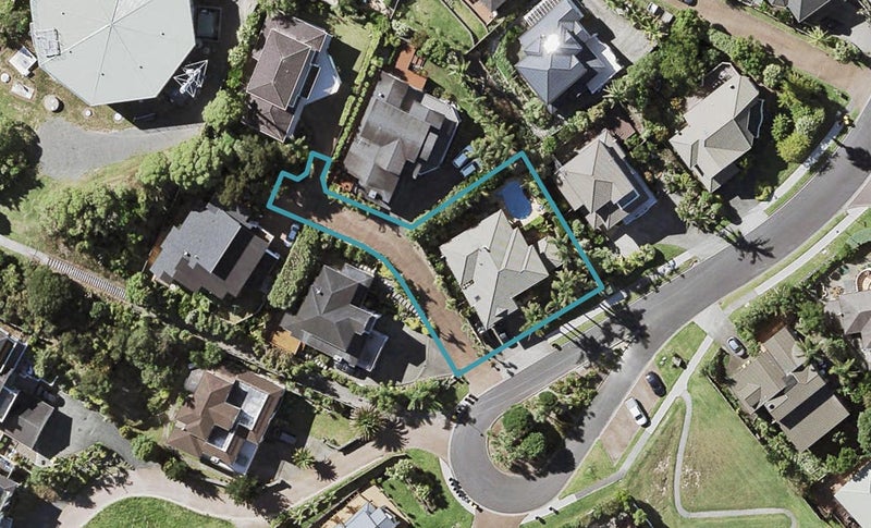 81 Penguin Drive, Murrays Bay, Auckland - Carousel 1