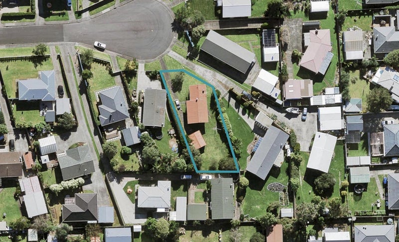 25 Clinton Avenue, Te Atatu Peninsula, Auckland - Carousel 1