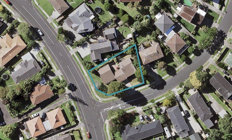2/106 Prince Regent Drive, Half Moon Bay, Auckland - Carousel 1
