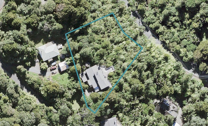 7 Quinns Road, Waiatarua, Auckland - Carousel 1