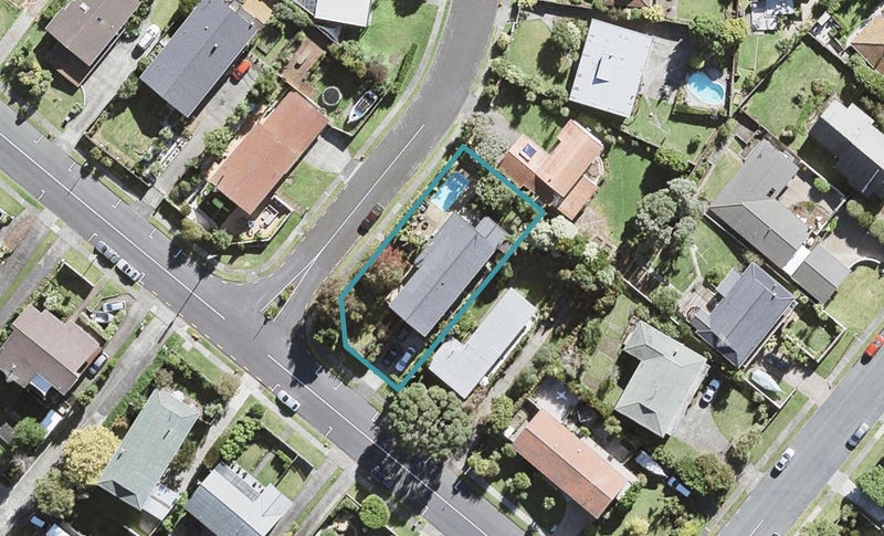77 Sartors Avenue, Browns Bay, Auckland - Carousel 1