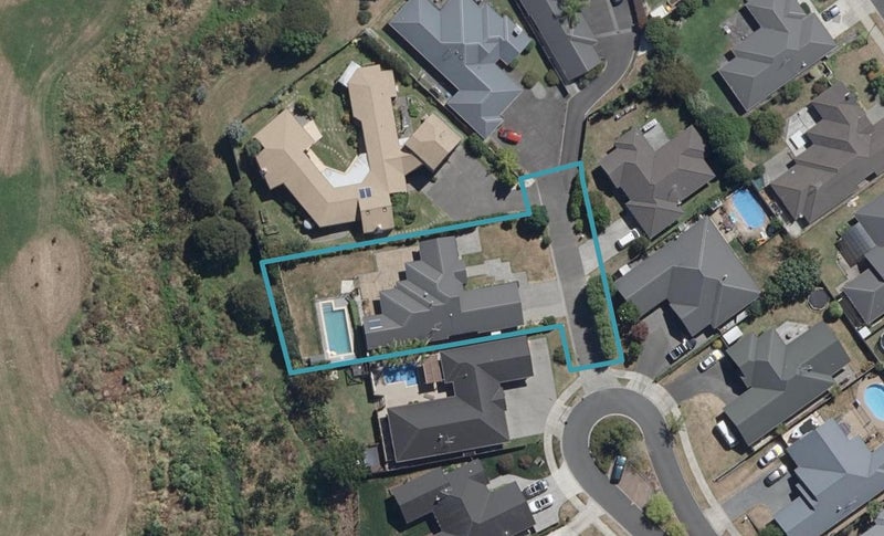 27 Oldfield Court, Huntington, Hamilton - Carousel 1
