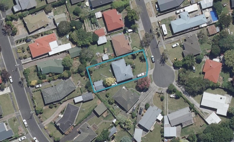 12 Cedar Place, Hillcrest, Hamilton - Carousel 1